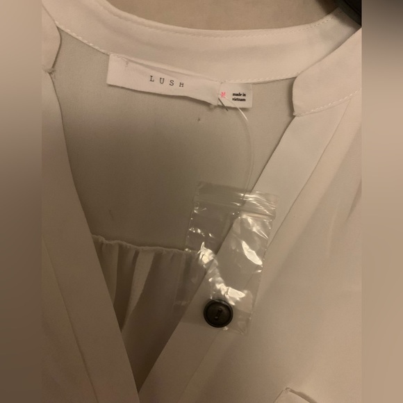 ✨⚡️💥NEW LUSH WHITE ROLL TAB SLEEVE SHEER TUNIC- Size M - Picture 6 of 7